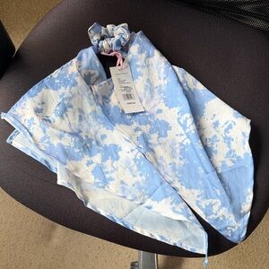 Vineyard Vines Blue and White Tie-Dye Headscarf with Scrunchie